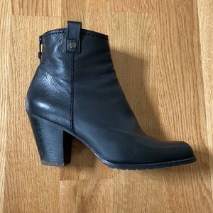 Stuart Weitzman Bootie